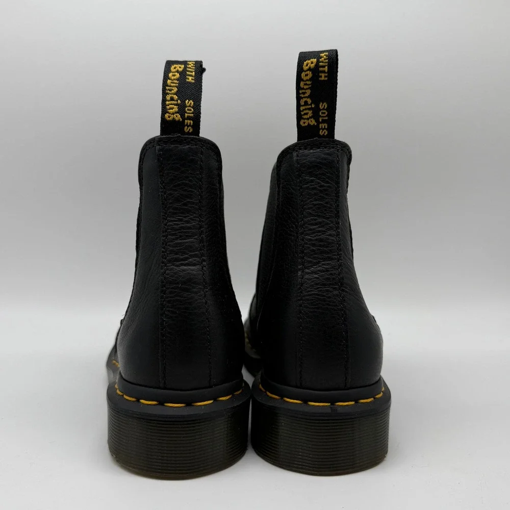 Dr Martens 2976 Chelsea Boots Mens 6 Black Pebbled Leather Stitch Slip On